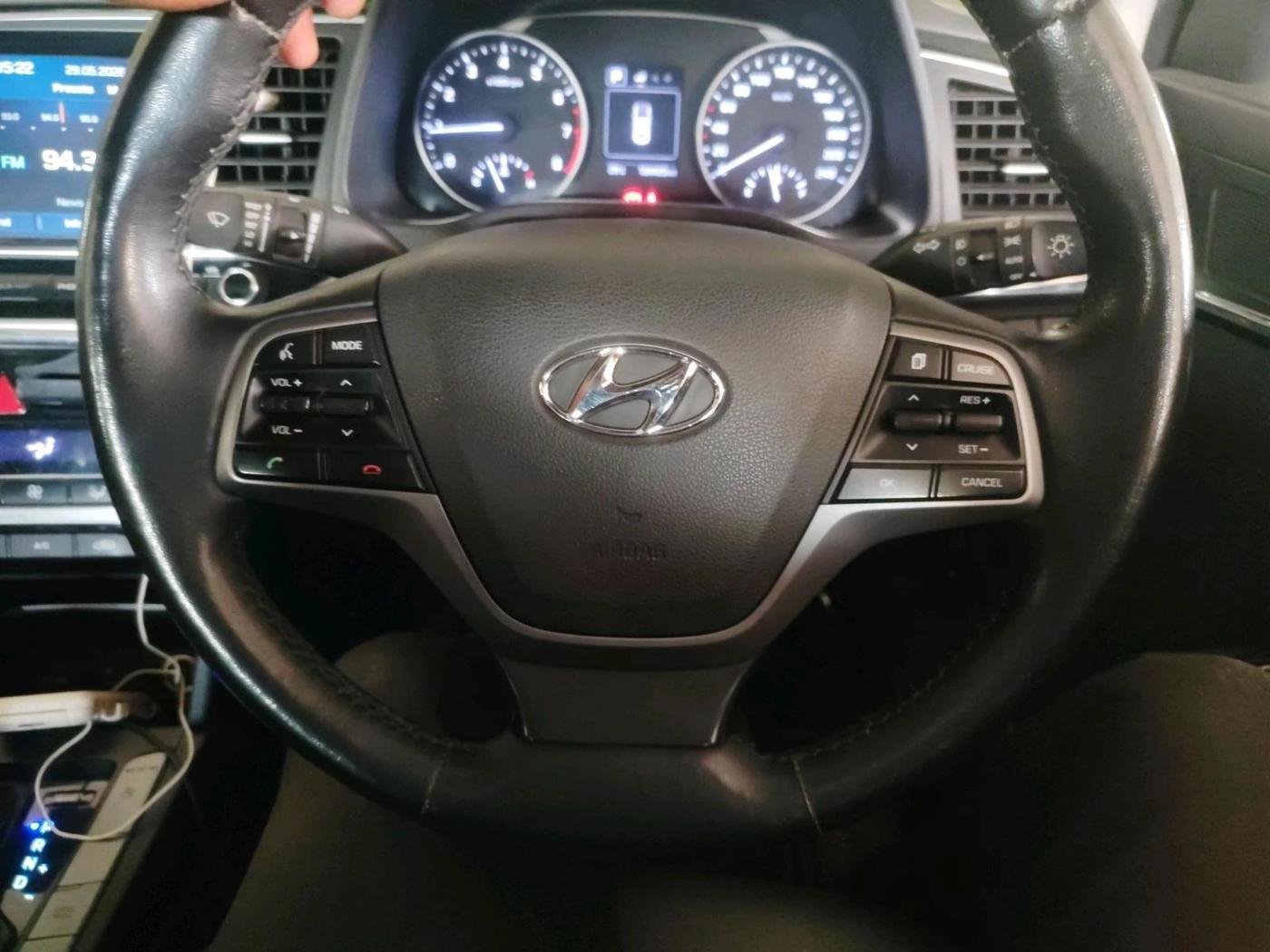 2016 Hyundai New Elantra 2.0 SX(O) AT PETROL, Petrol, Automatic, 1,04,420 km, interior