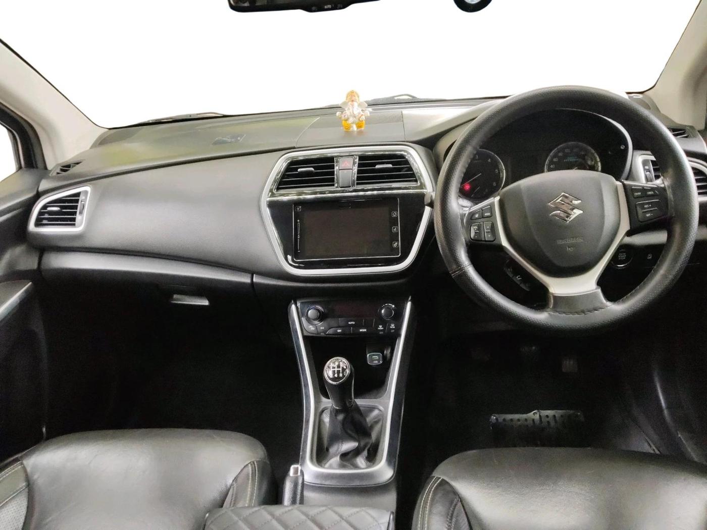 2018 Maruti S Cross ALPHA 1.3, Diesel, Manual, 72,895 km, interior