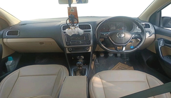 2015 Volkswagen Polo HIGHLINE1.5L, Diesel, Manual, 1,06,671 km, interior
