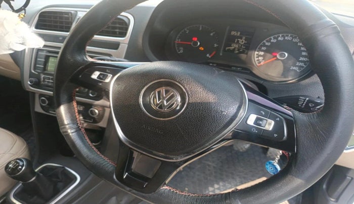 2015 Volkswagen Polo HIGHLINE1.5L, Diesel, Manual, 1,06,671 km, interior