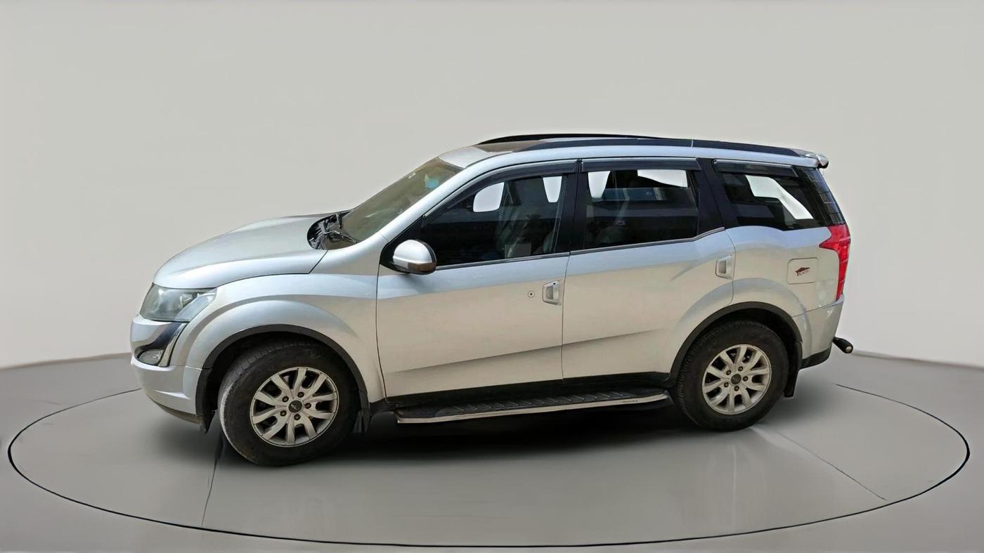 2016 Mahindra XUV500 W10 AT 1.99, Diesel, Automatic, 1,54,127 km, exterior