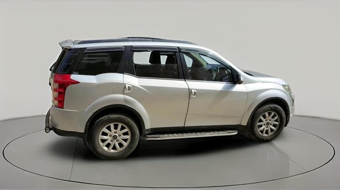 2016 Mahindra XUV500 W10 AT 1.99, Diesel, Automatic, 1,54,127 km, exterior
