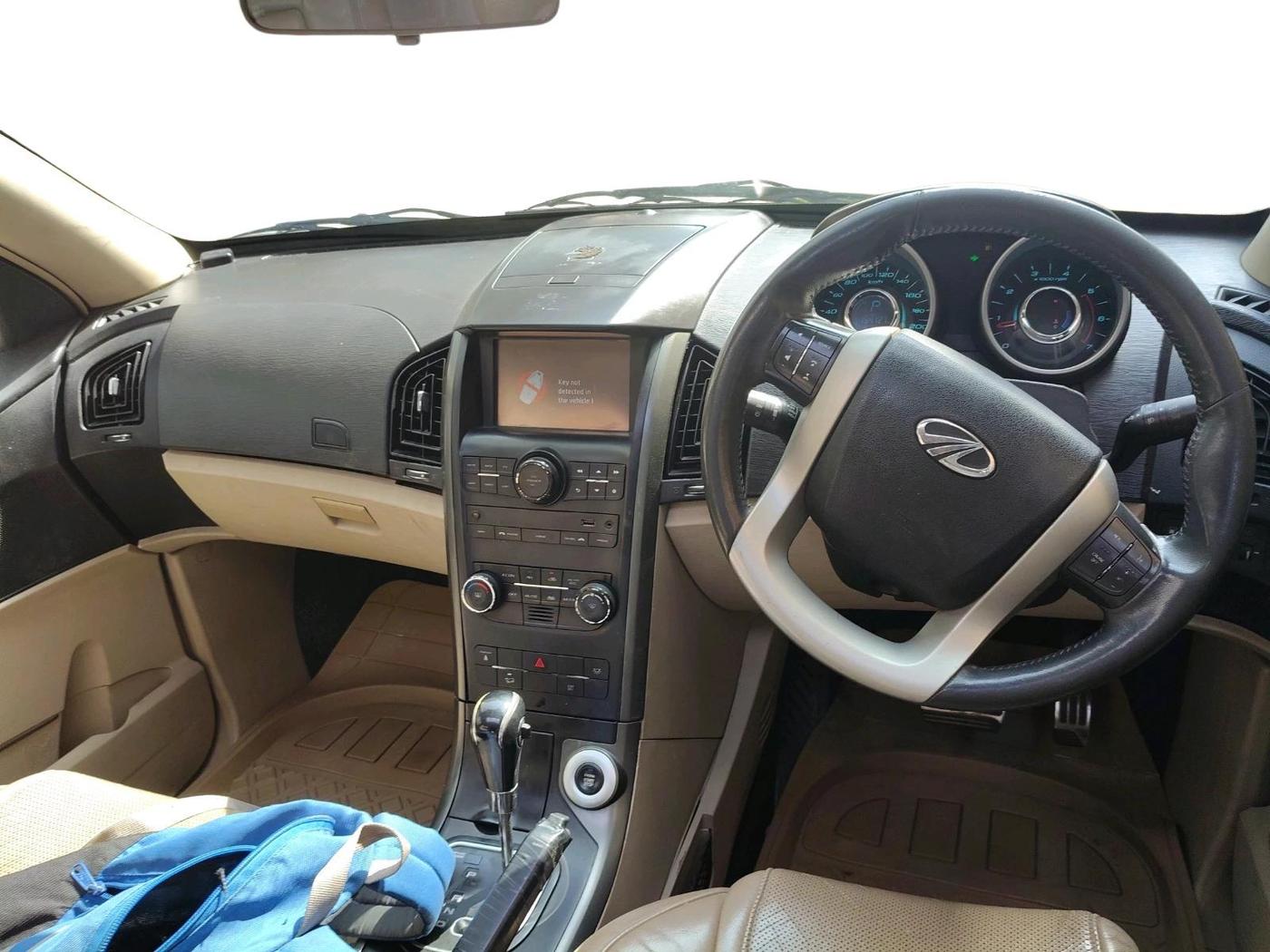 2016 Mahindra XUV500 W10 AT 1.99, Diesel, Automatic, 1,54,127 km, interior