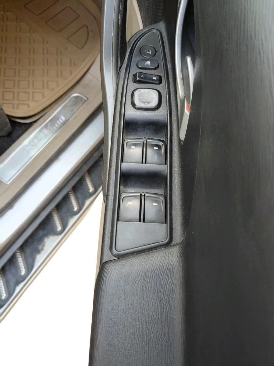 2016 Mahindra XUV500 W10 AT 1.99, Diesel, Automatic, 1,54,127 km, interior