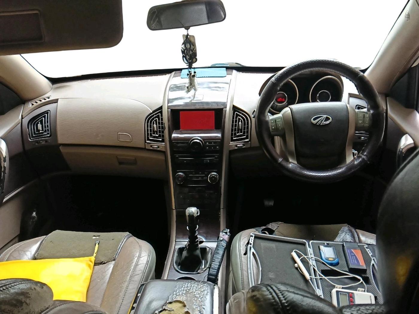 2011 Mahindra XUV500 W4, Diesel, Manual, 1,39,713 km, interior