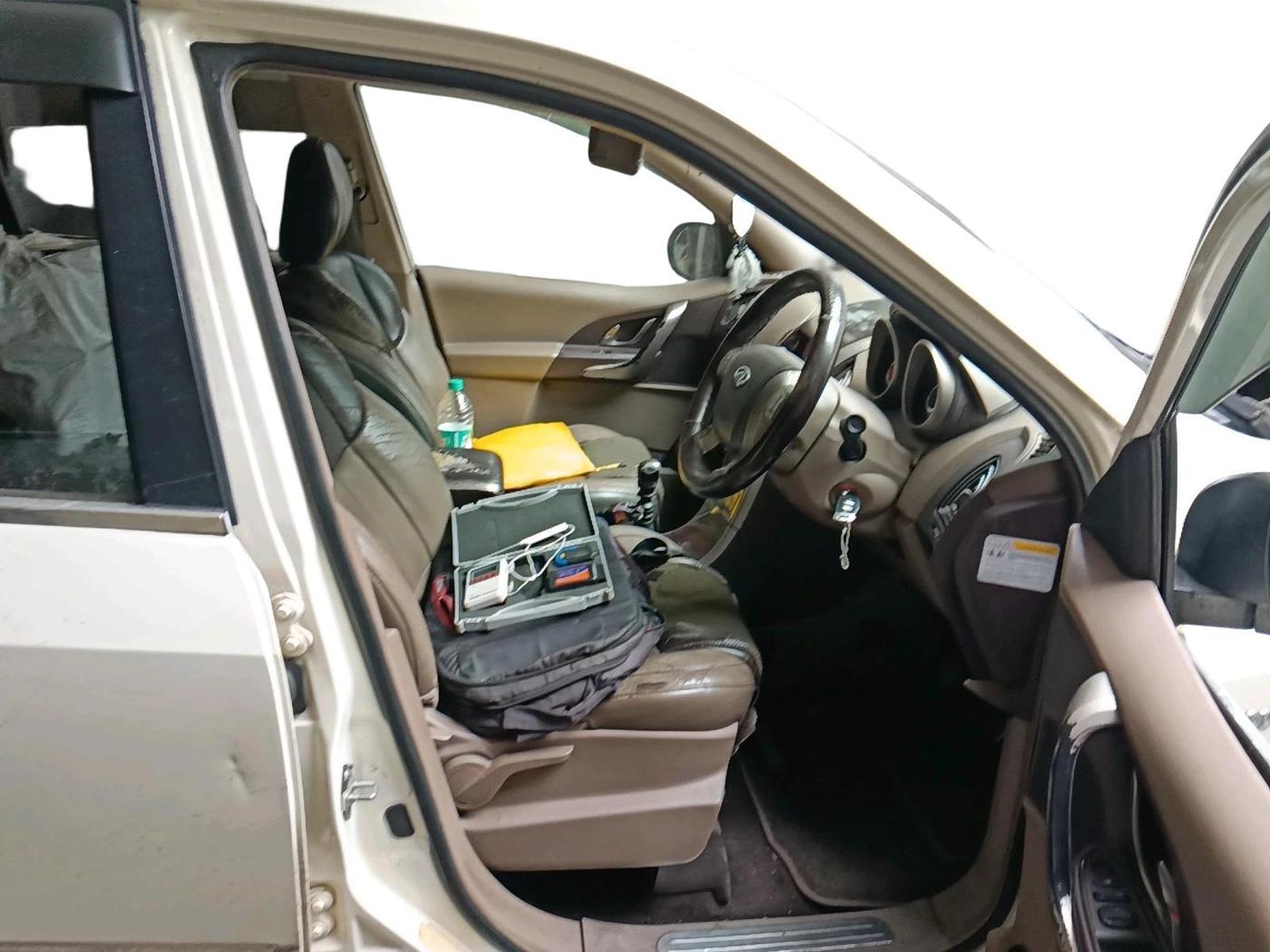 2011 Mahindra XUV500 W4, Diesel, Manual, 1,39,713 km, interior