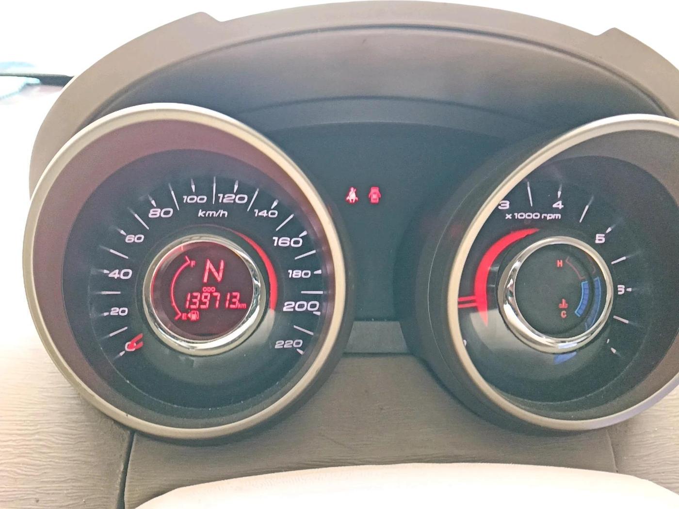 2011 Mahindra XUV500 W4, Diesel, Manual, 1,39,713 km, interior