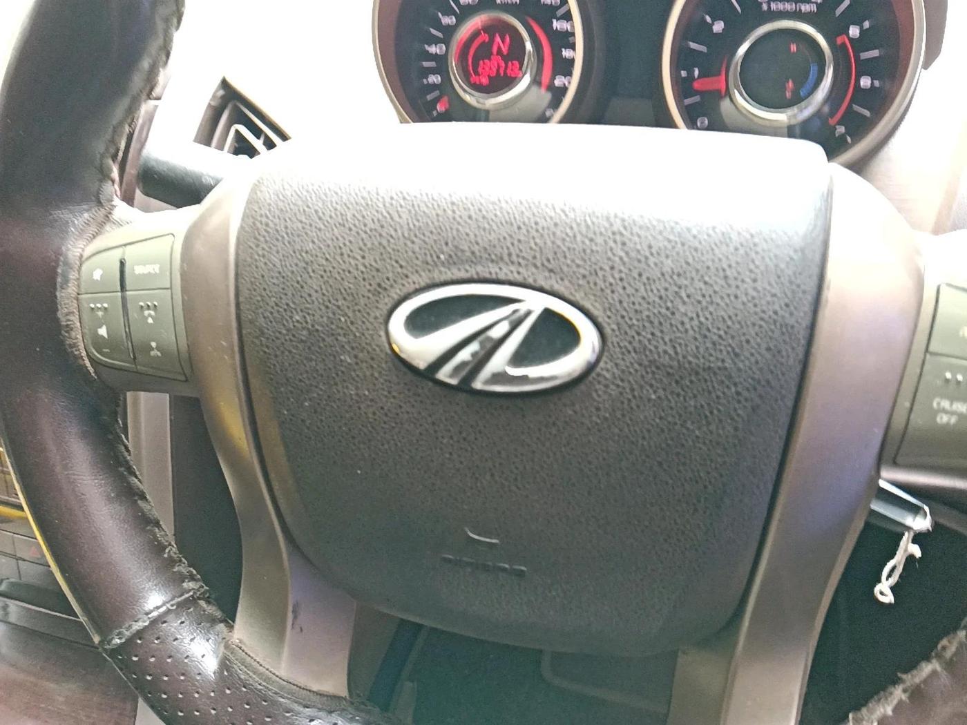 2011 Mahindra XUV500 W4, Diesel, Manual, 1,39,713 km, interior