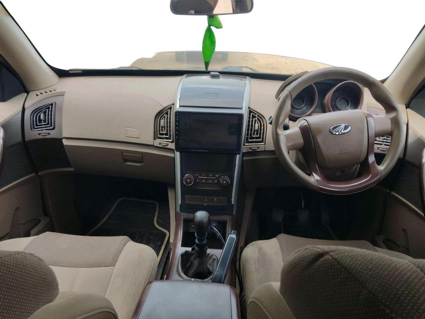 2015 Mahindra XUV500 W4, Diesel, Manual, 1,65,713 km, interior