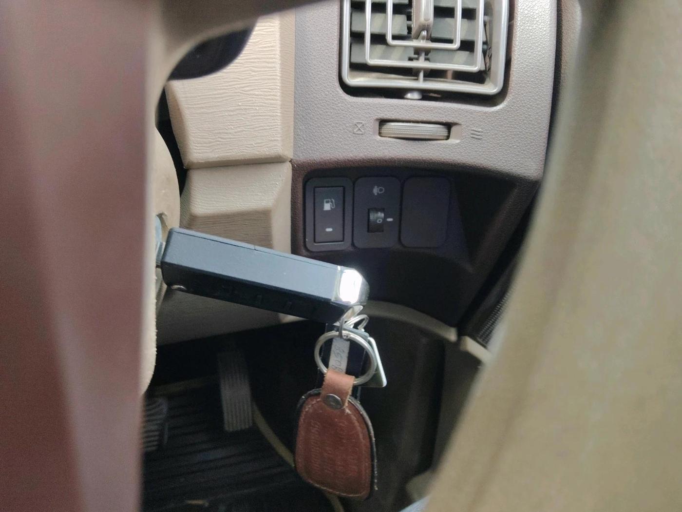 2015 Mahindra XUV500 W4, Diesel, Manual, 1,65,713 km, interior