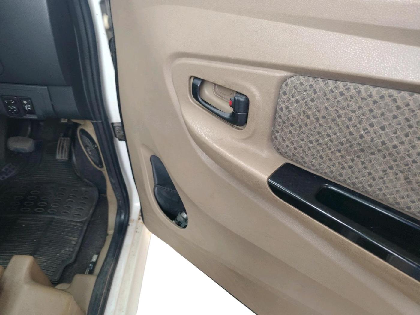 2018 Mahindra E20 Plus P2, Electric, Automatic, 35,781 km, interior