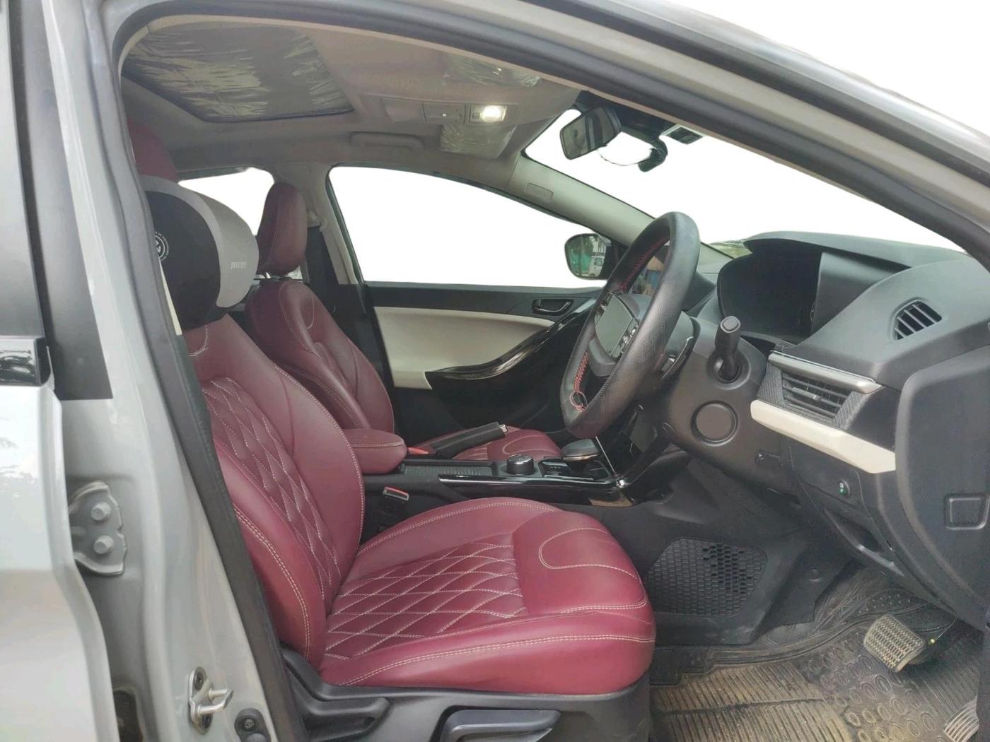 2025 Tata NEXON CREATIVE PLUS S 1.2 REVOTRON 6 AMT DT, Petrol, Automatic, 8,434 km, interior