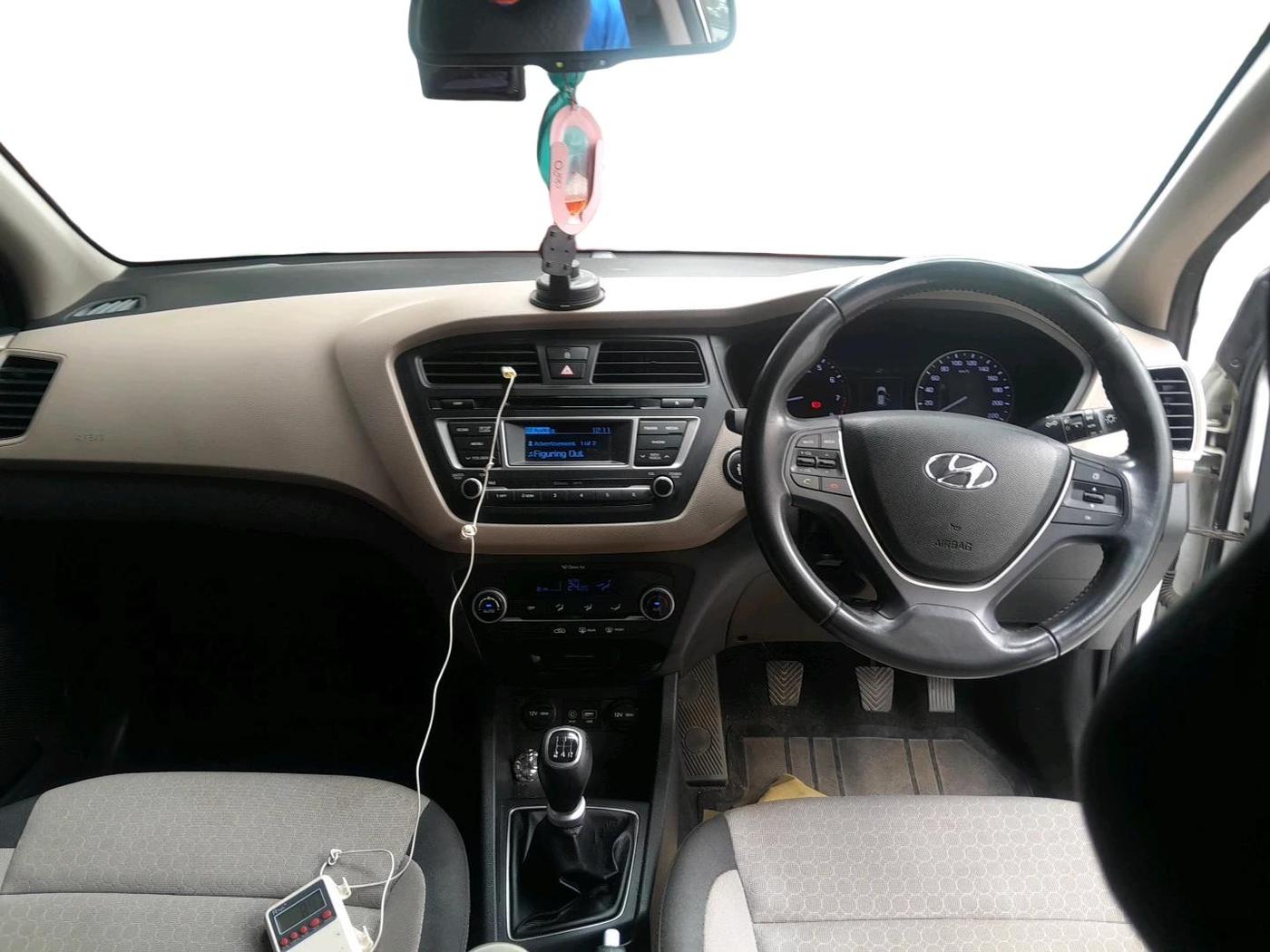 2015 Hyundai Elite i20 ASTA 1.2, Petrol, Manual, 1,06,347 km, interior