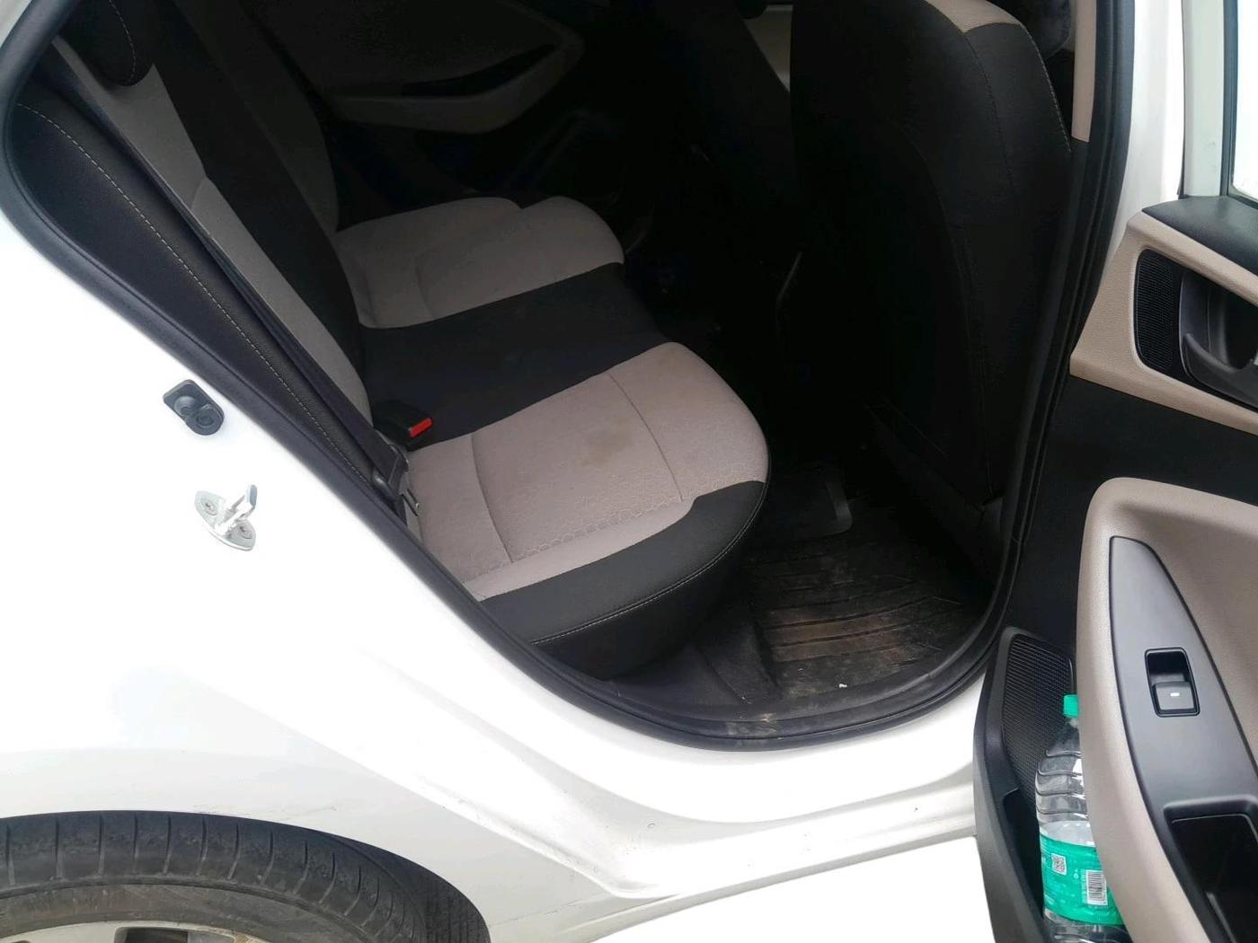 2015 Hyundai Elite i20 ASTA 1.2, Petrol, Manual, 1,06,347 km, interior