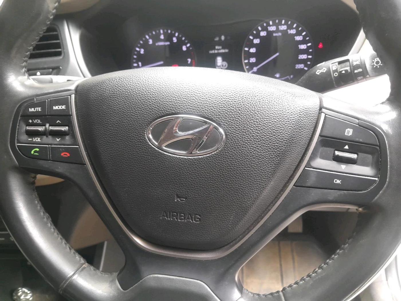 2015 Hyundai Elite i20 ASTA 1.2, Petrol, Manual, 1,06,347 km, interior