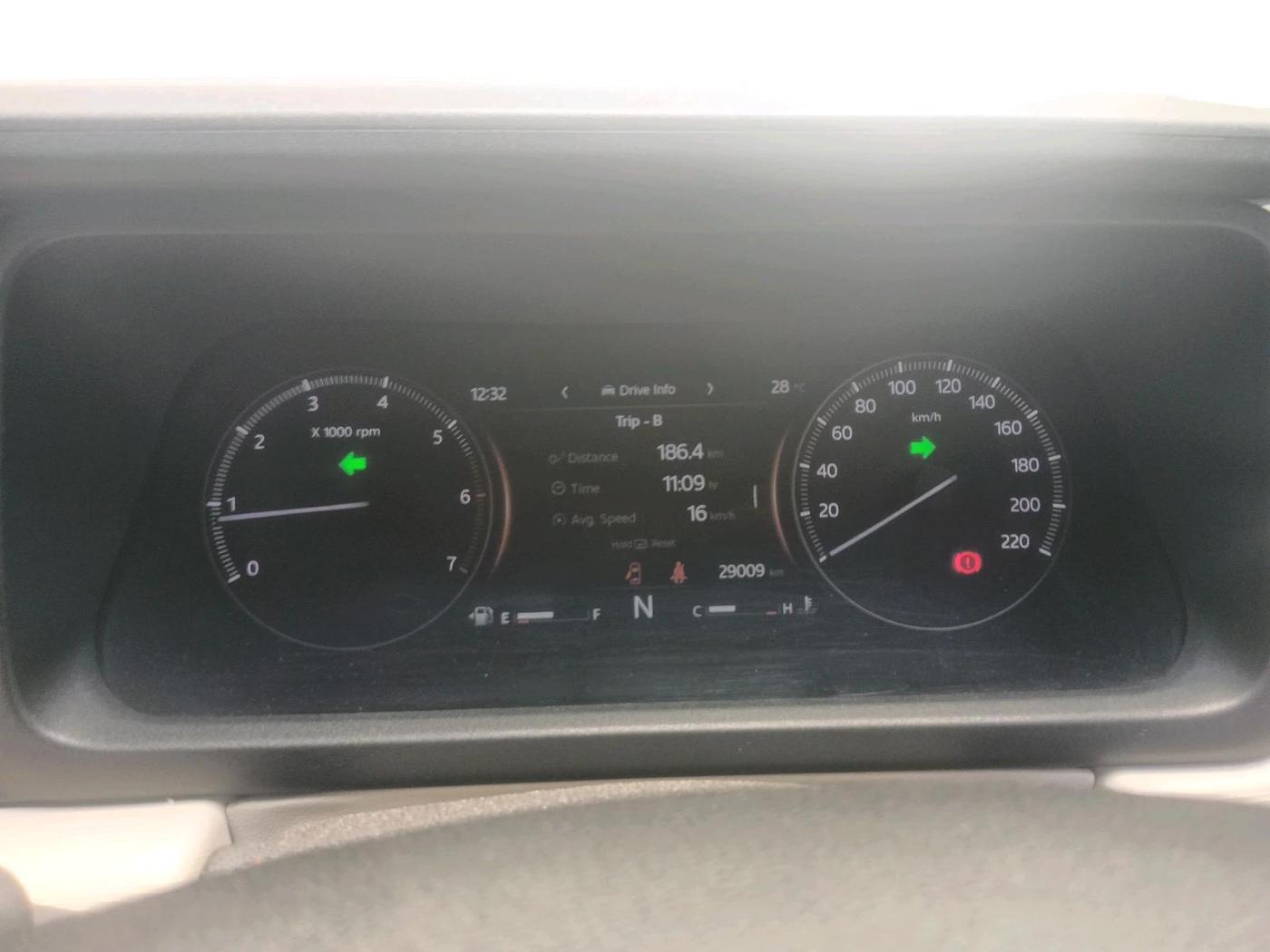2022 Mahindra XUV700 MX P MT 5 STR, Petrol, Manual, 29,009 km, interior