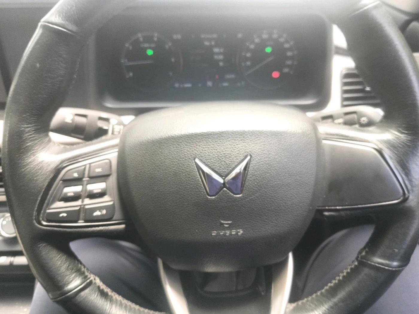 2022 Mahindra XUV700 MX P MT 5 STR, Petrol, Manual, 29,009 km, interior