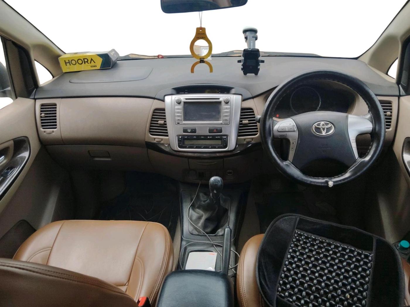 2015 Toyota Innova 2.5 VX 7 STR, Diesel, Manual, 1,00,191 km, interior