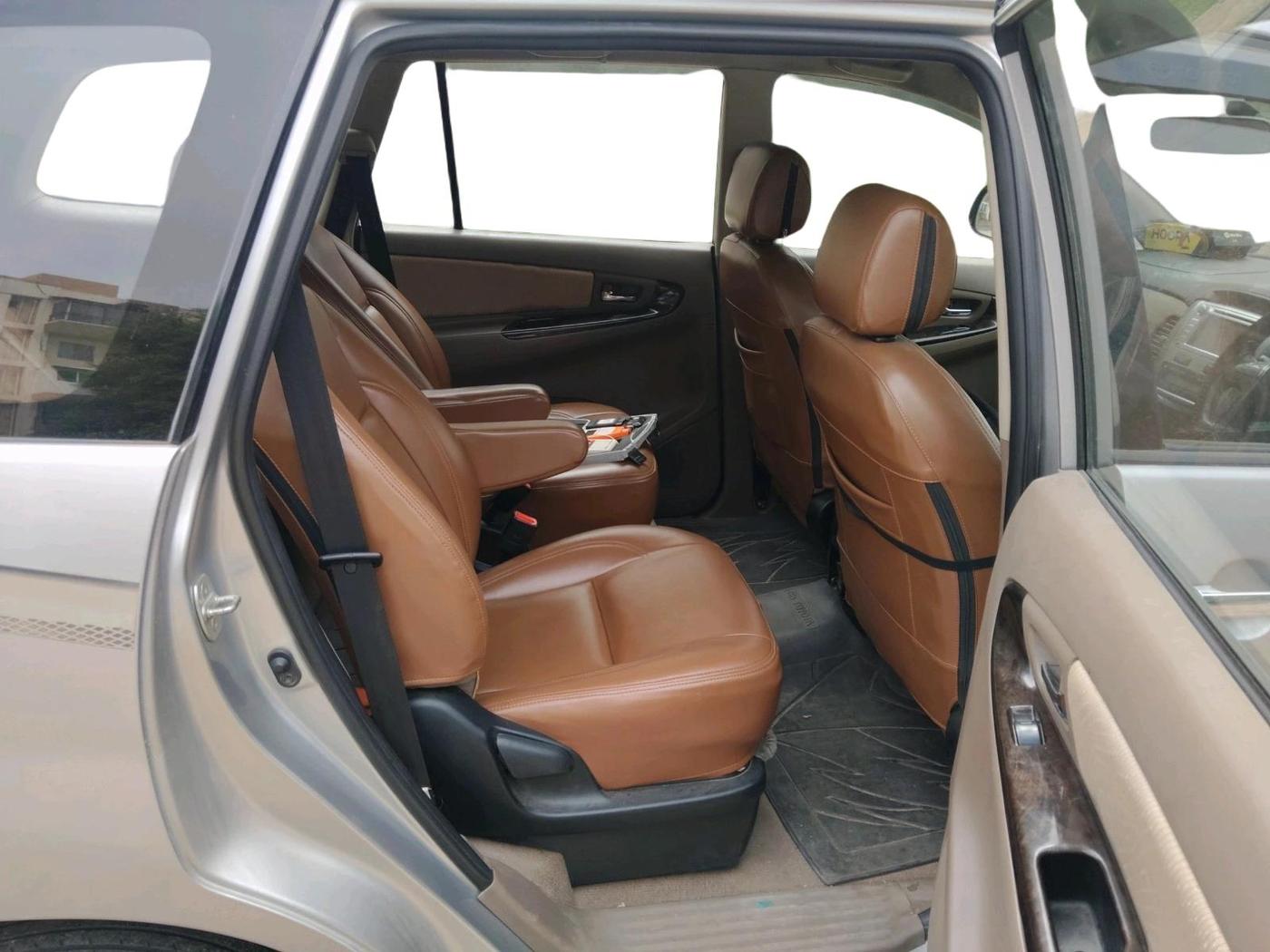 2015 Toyota Innova 2.5 VX 7 STR, Diesel, Manual, 1,00,191 km, interior