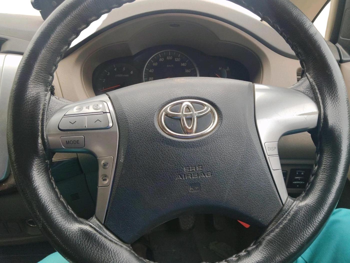2015 Toyota Innova 2.5 VX 7 STR, Diesel, Manual, 1,00,191 km, interior