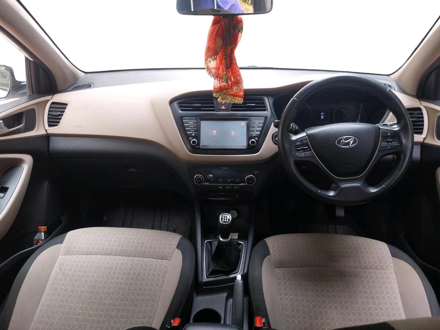 2016 Hyundai Elite i20 ASTA 1.2, Petrol, Manual, 1,31,116 km, interior