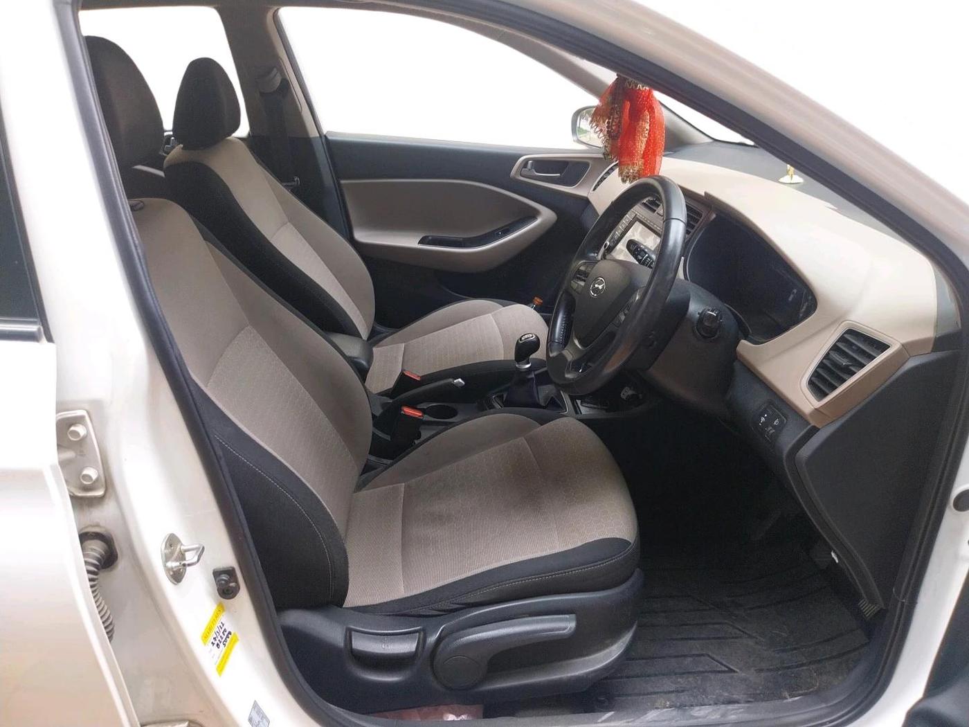 2016 Hyundai Elite i20 ASTA 1.2, Petrol, Manual, 1,31,116 km, interior
