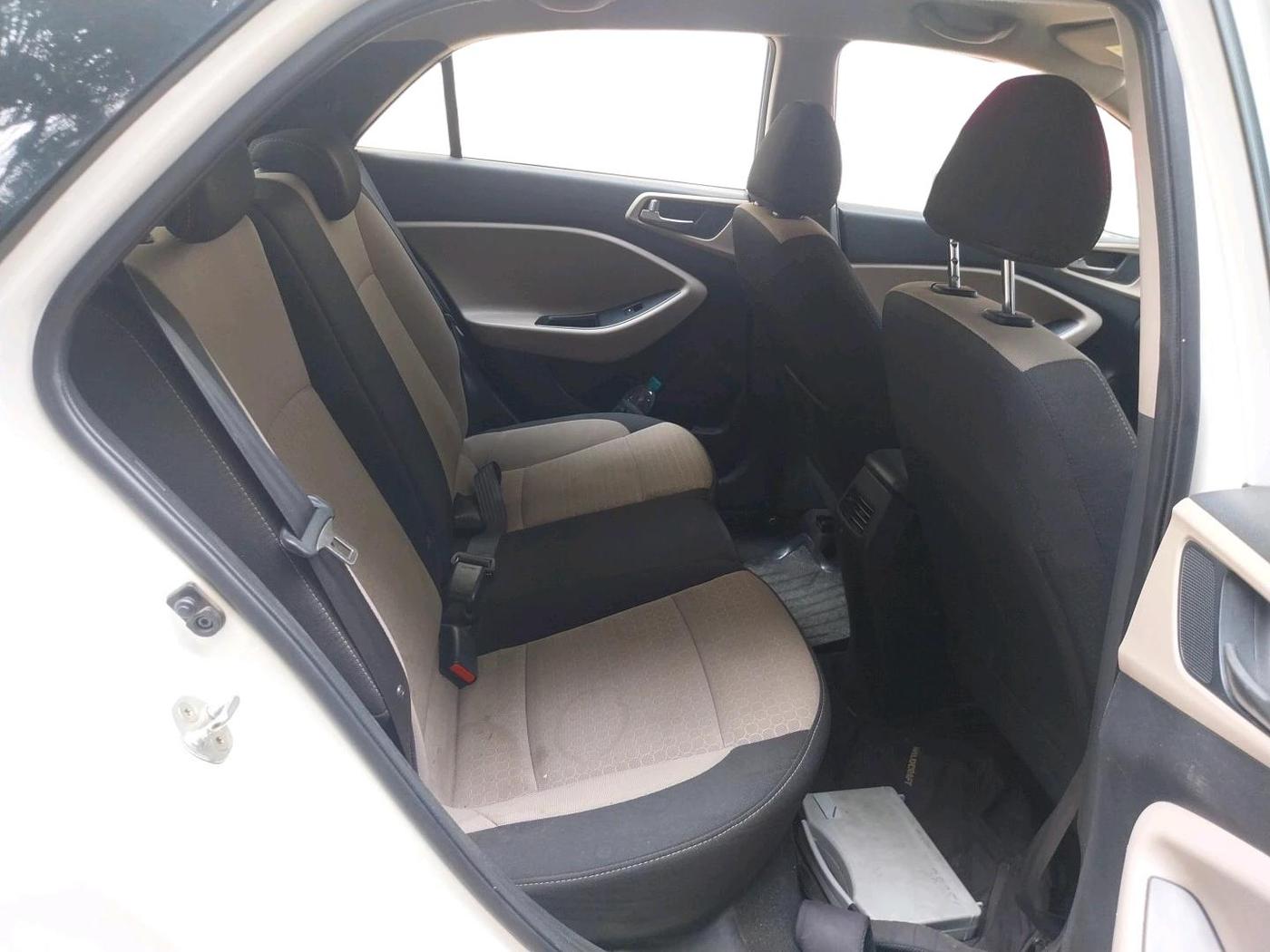 2016 Hyundai Elite i20 ASTA 1.2, Petrol, Manual, 1,31,116 km, interior