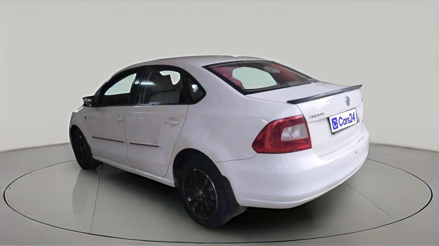 2015 Skoda Rapid 1.5 TDI CR ELEGANCE PLUS, Diesel, Manual, 1,25,126 km, exterior