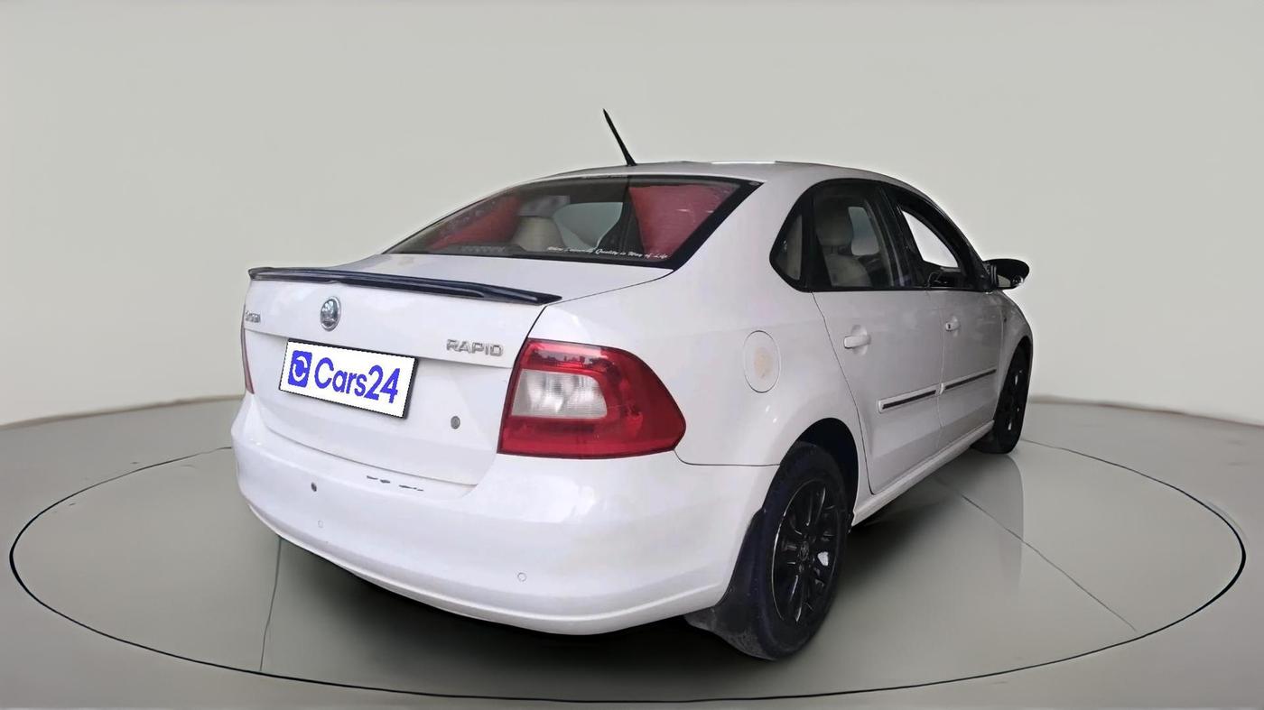 2015 Skoda Rapid 1.5 TDI CR ELEGANCE PLUS, Diesel, Manual, 1,25,126 km, exterior