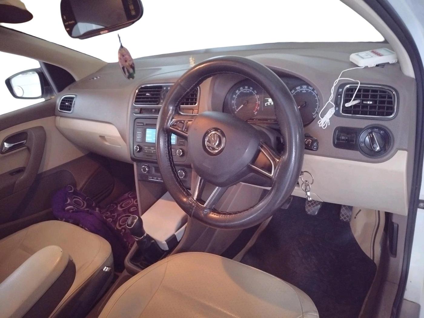 2015 Skoda Rapid 1.5 TDI CR ELEGANCE PLUS, Diesel, Manual, 1,25,126 km, interior