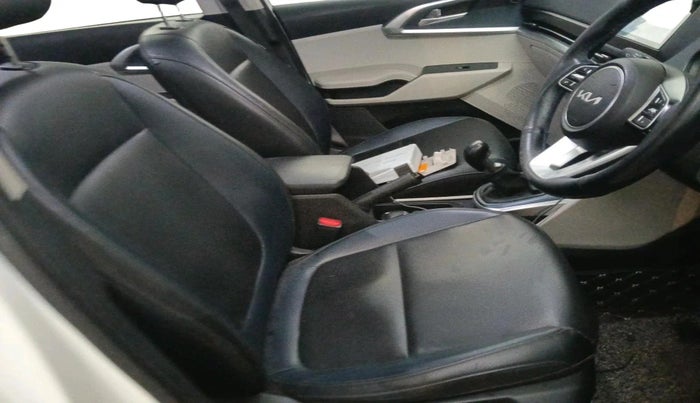 2022 KIA CARENS PREMIUM 1.5 DIESEL 7 STR, Diesel, Manual, 52,257 km, interior