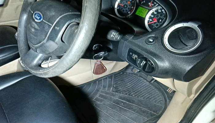 2013 Ford Fiesta STYLE DIESEL, Diesel, Manual, 2,16,763 km, interior