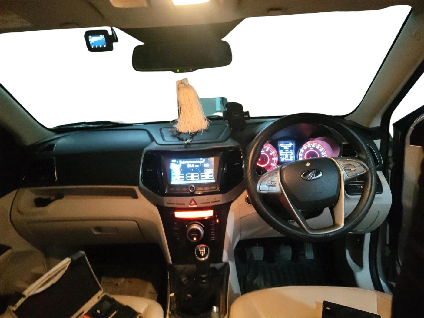 2019 Mahindra XUV300 W8 (O) 1.2 PETROL, Petrol, Manual, 41,072 km, interior
