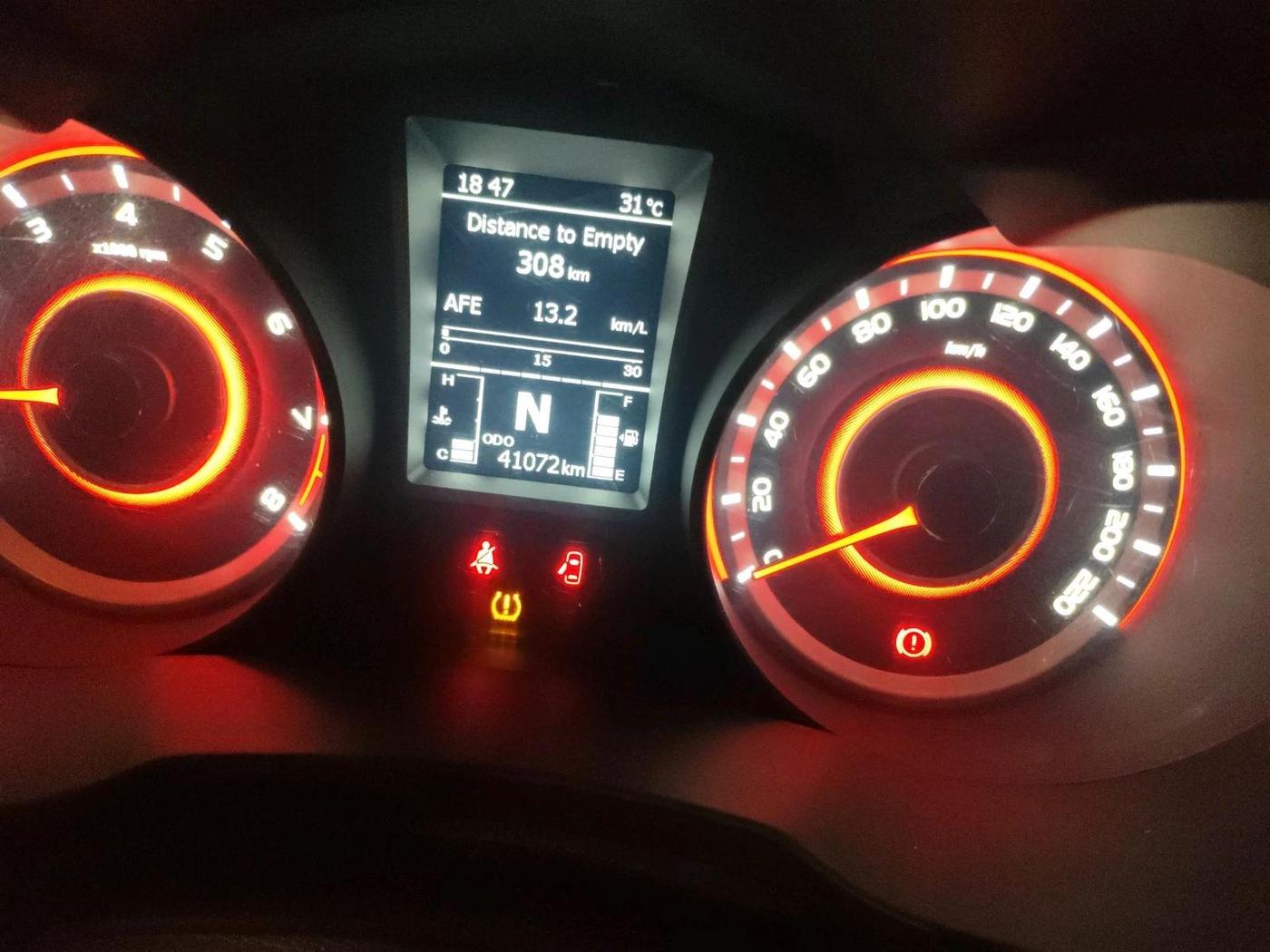 2019 Mahindra XUV300 W8 (O) 1.2 PETROL, Petrol, Manual, 41,072 km, interior