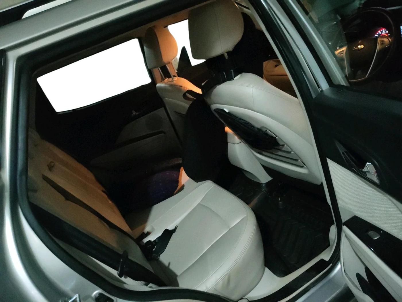 2019 Mahindra XUV300 W8 (O) 1.2 PETROL, Petrol, Manual, 41,072 km, interior
