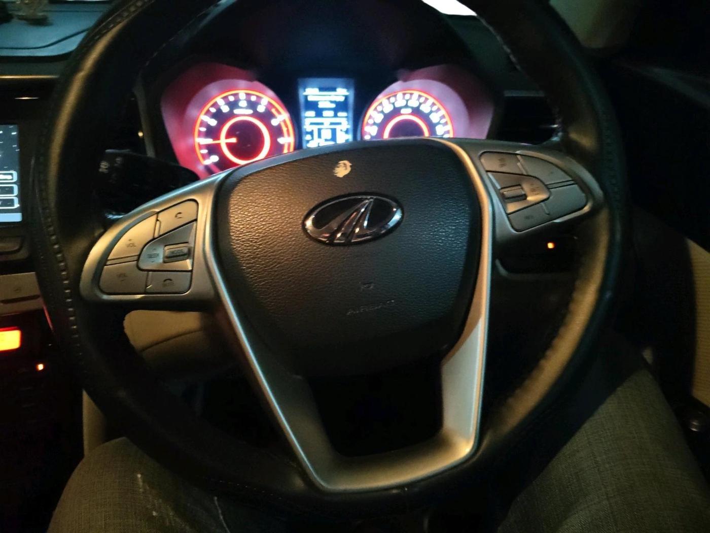 2019 Mahindra XUV300 W8 (O) 1.2 PETROL, Petrol, Manual, 41,072 km, interior