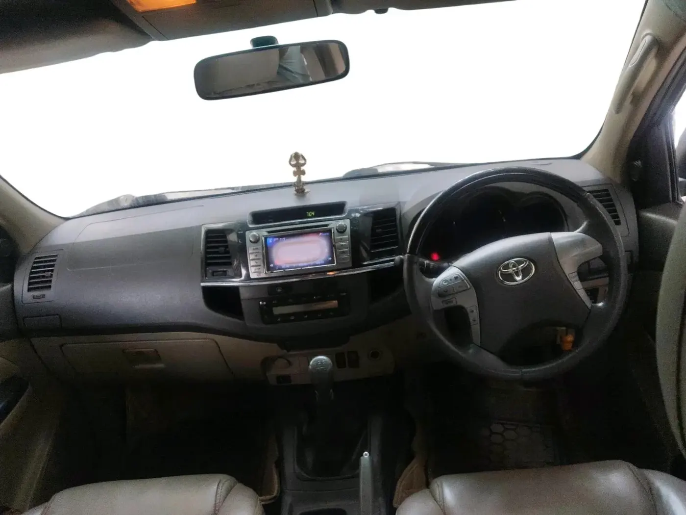 2013 Toyota Fortuner 3.0 4X2 MT, Diesel, Manual, 2,29,889 km, interior