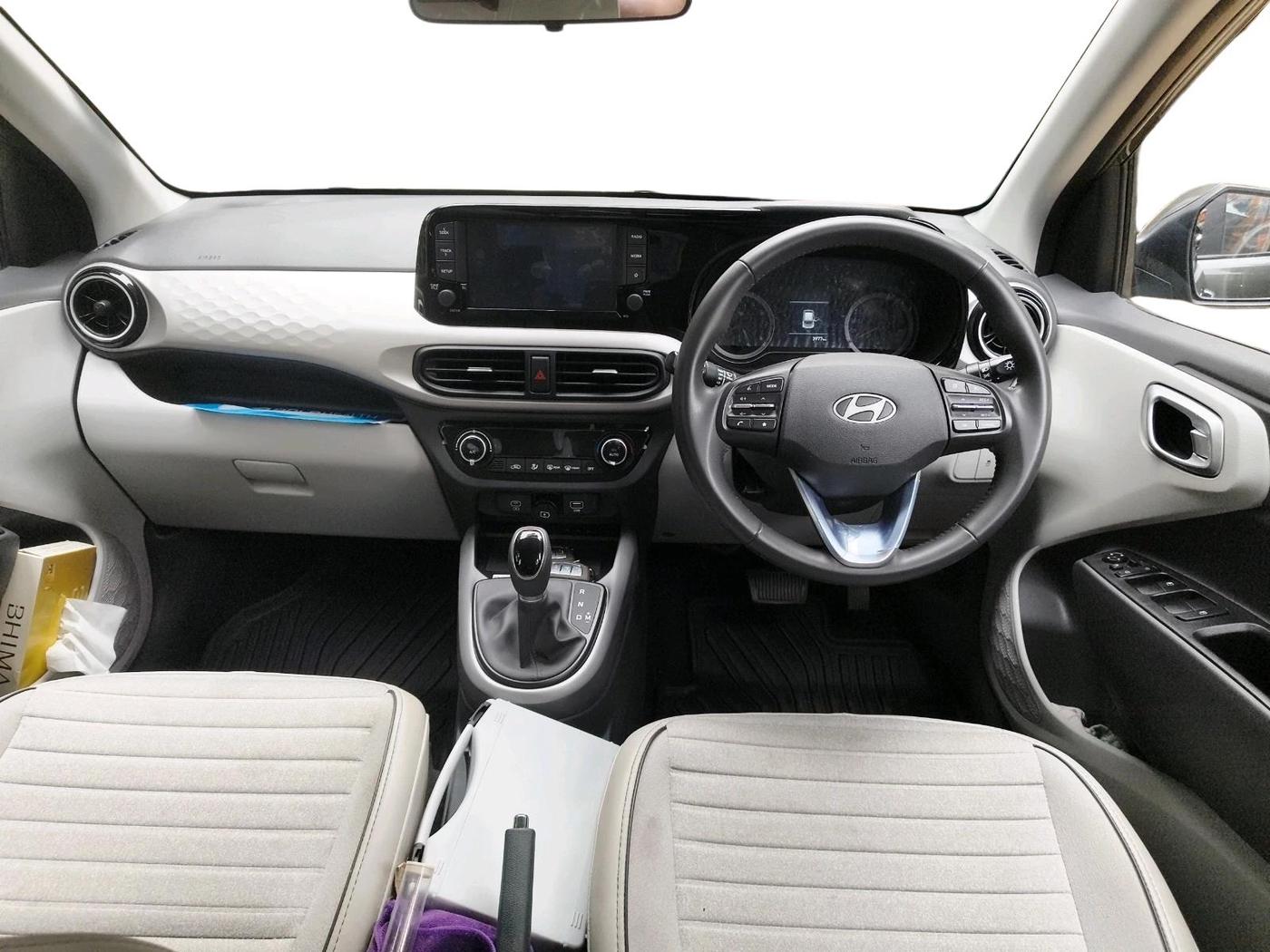 2025 Hyundai GRAND I10 NIOS ASTA AMT 1.2 KAPPA VTVT, Petrol, Automatic, 3,977 km, interior