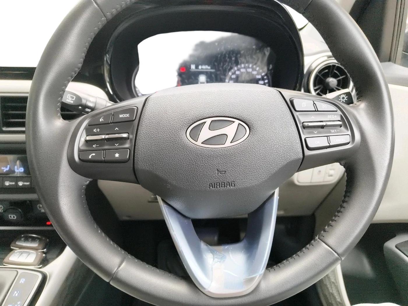 2025 Hyundai GRAND I10 NIOS ASTA AMT 1.2 KAPPA VTVT, Petrol, Automatic, 3,977 km, interior