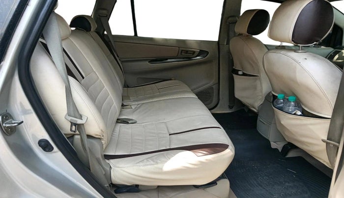 2011 Toyota Innova 2.5 G4 7 STR, Diesel, Manual, 3,36,999 km, interior