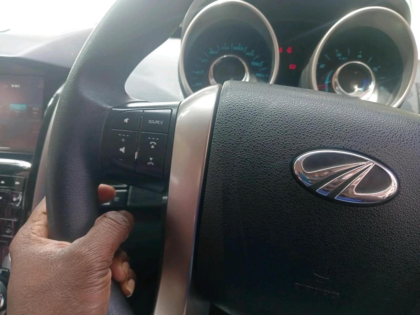 2019 Mahindra XUV500 W7, Diesel, Manual, 81,749 km, interior