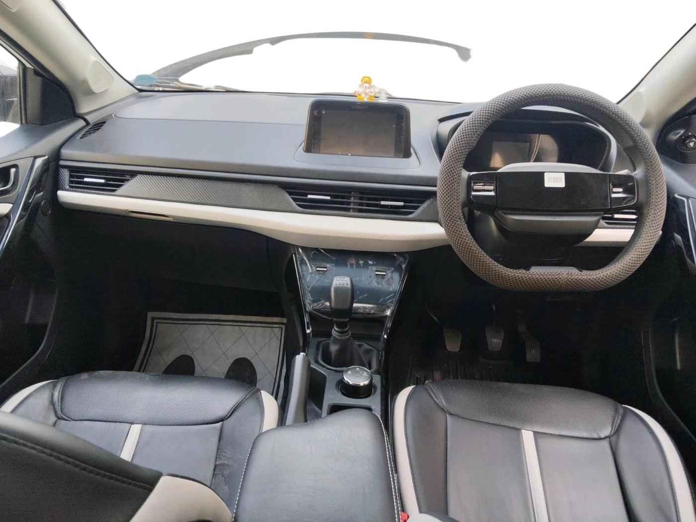 2024 Tata NEXON PURE SUNROOF 1.2 PETROL, Petrol, Manual, 10,100 km, interior