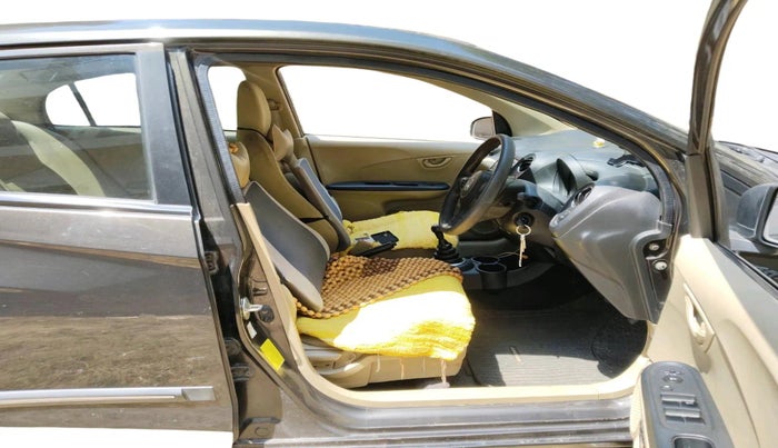 2015 Honda Amaze 1.2L I-VTEC S, Petrol, Manual, 1,43,609 km, interior