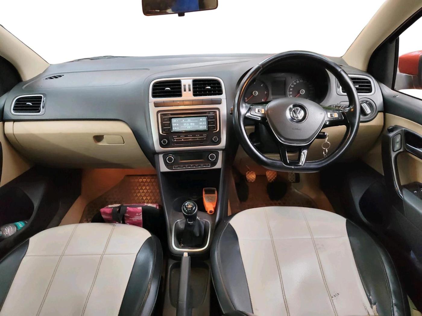 2015 Volkswagen Polo HIGHLINE1.5L, Diesel, Manual, 1,25,591 km, interior