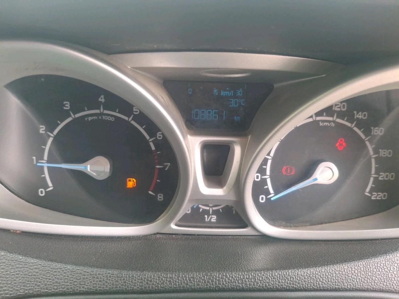 2013 Ford Ecosport TITANIUM 1.0L ECOBOOST (OPT), Petrol, Manual, 1,08,861 km, interior