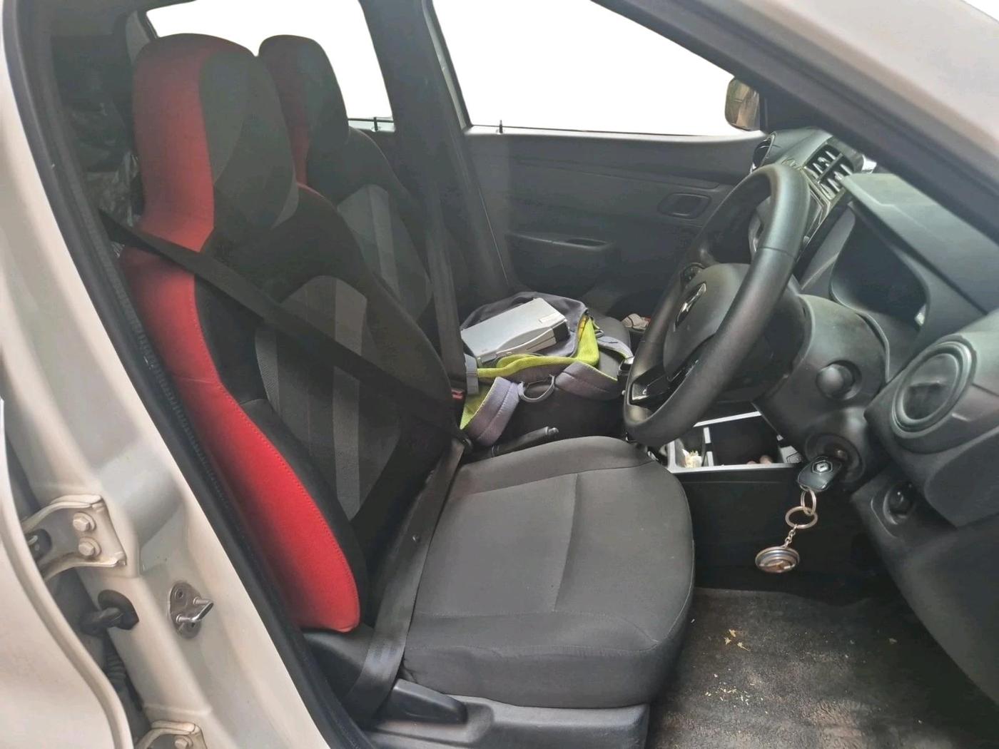2023 Renault Kwid RXT 1.0, Petrol, Manual, 17,134 km, interior