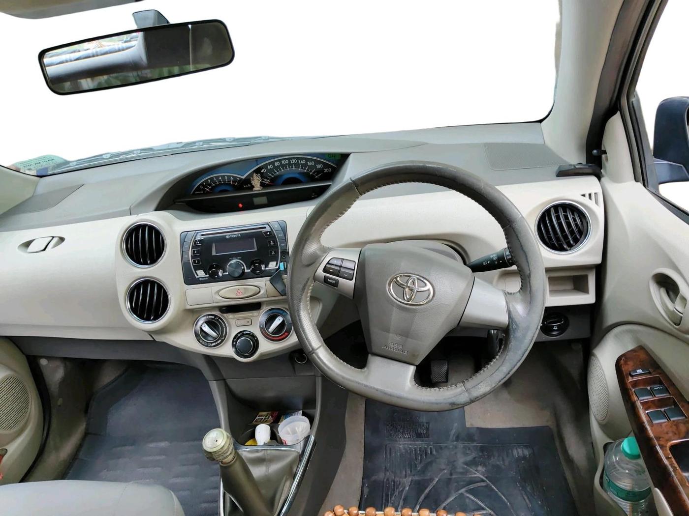 2013 Toyota Etios V, Petrol, Manual, 73,300 km, interior
