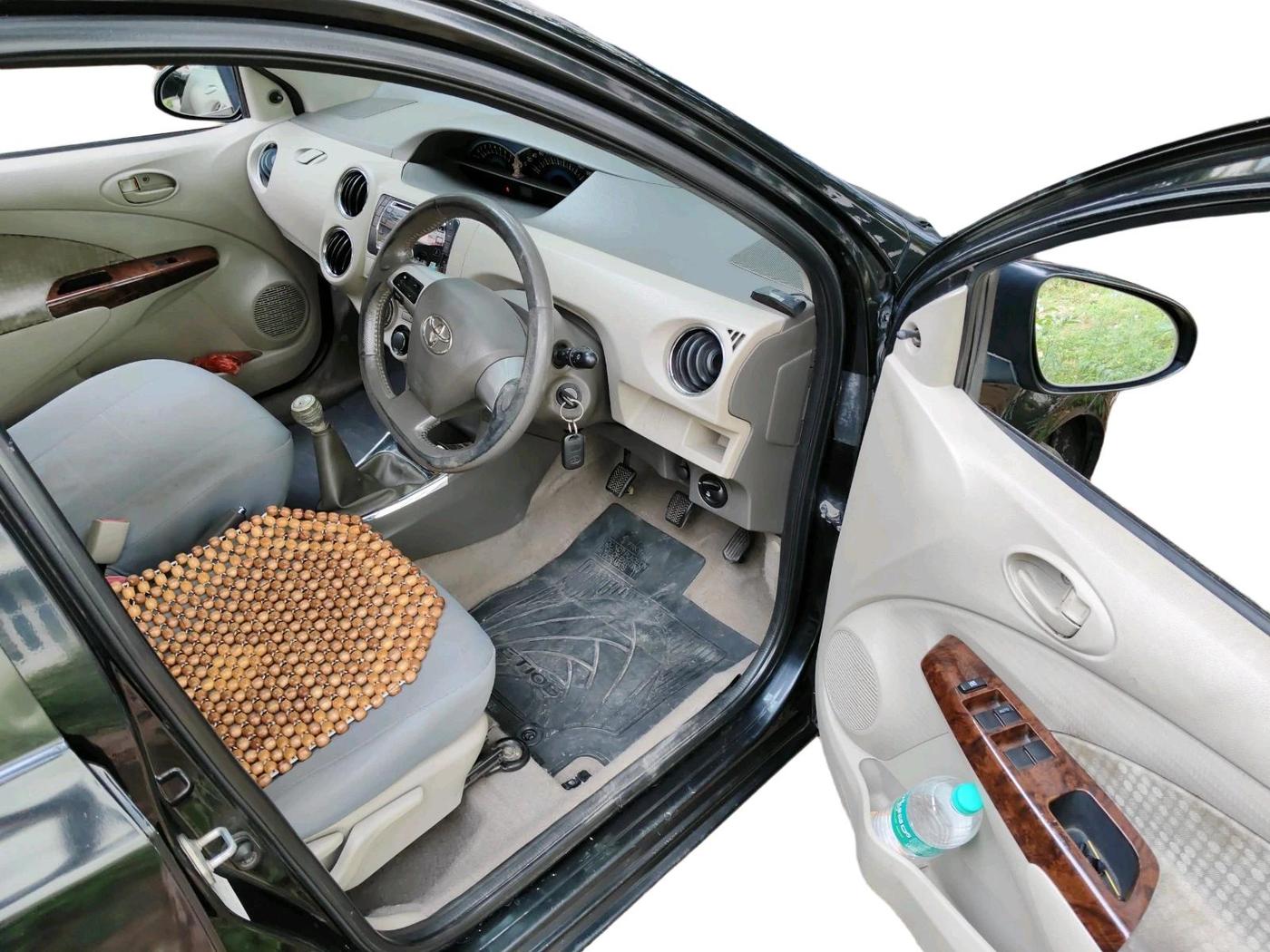 2013 Toyota Etios V, Petrol, Manual, 73,300 km, interior