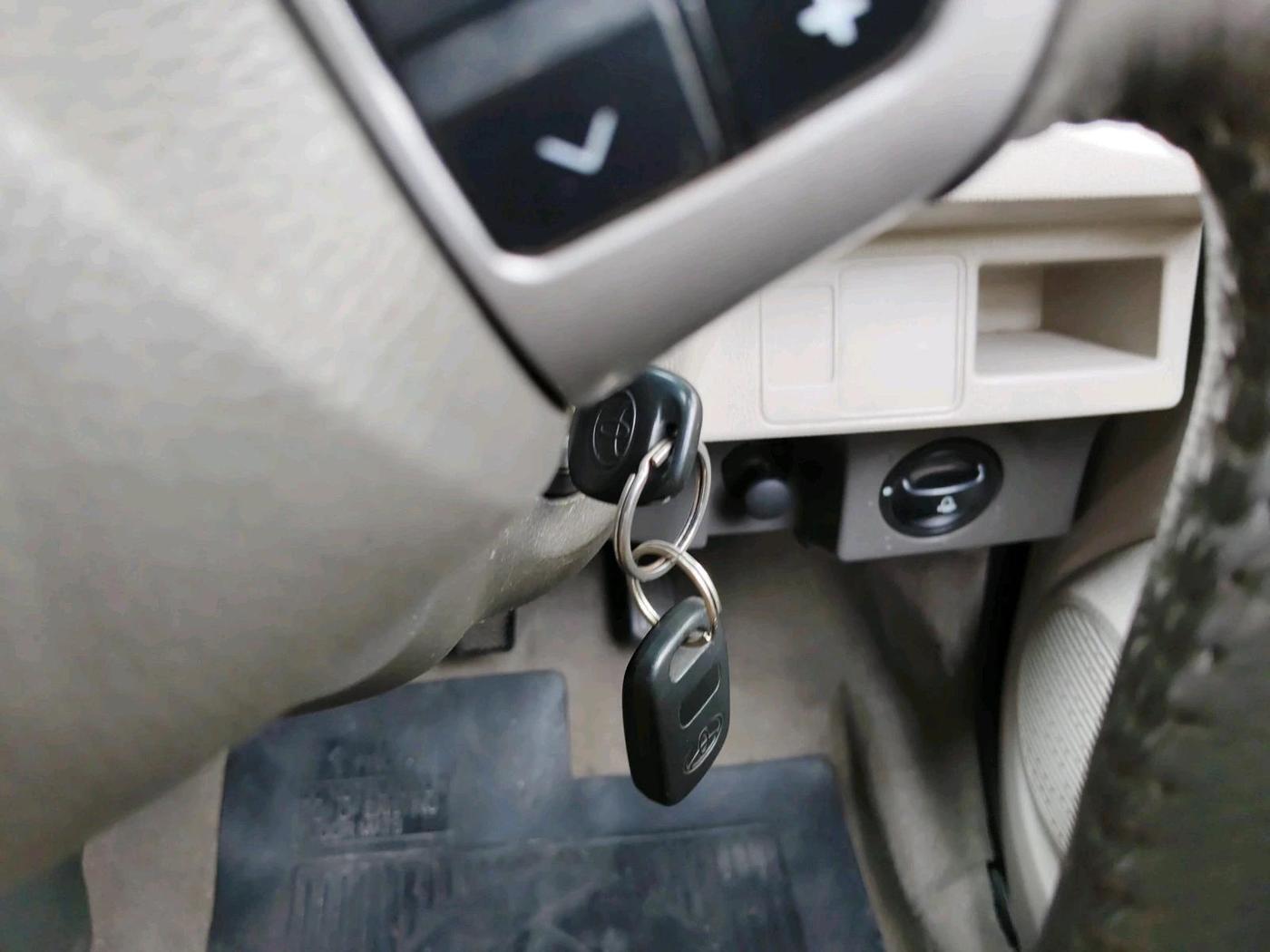 2013 Toyota Etios V, Petrol, Manual, 73,300 km, interior