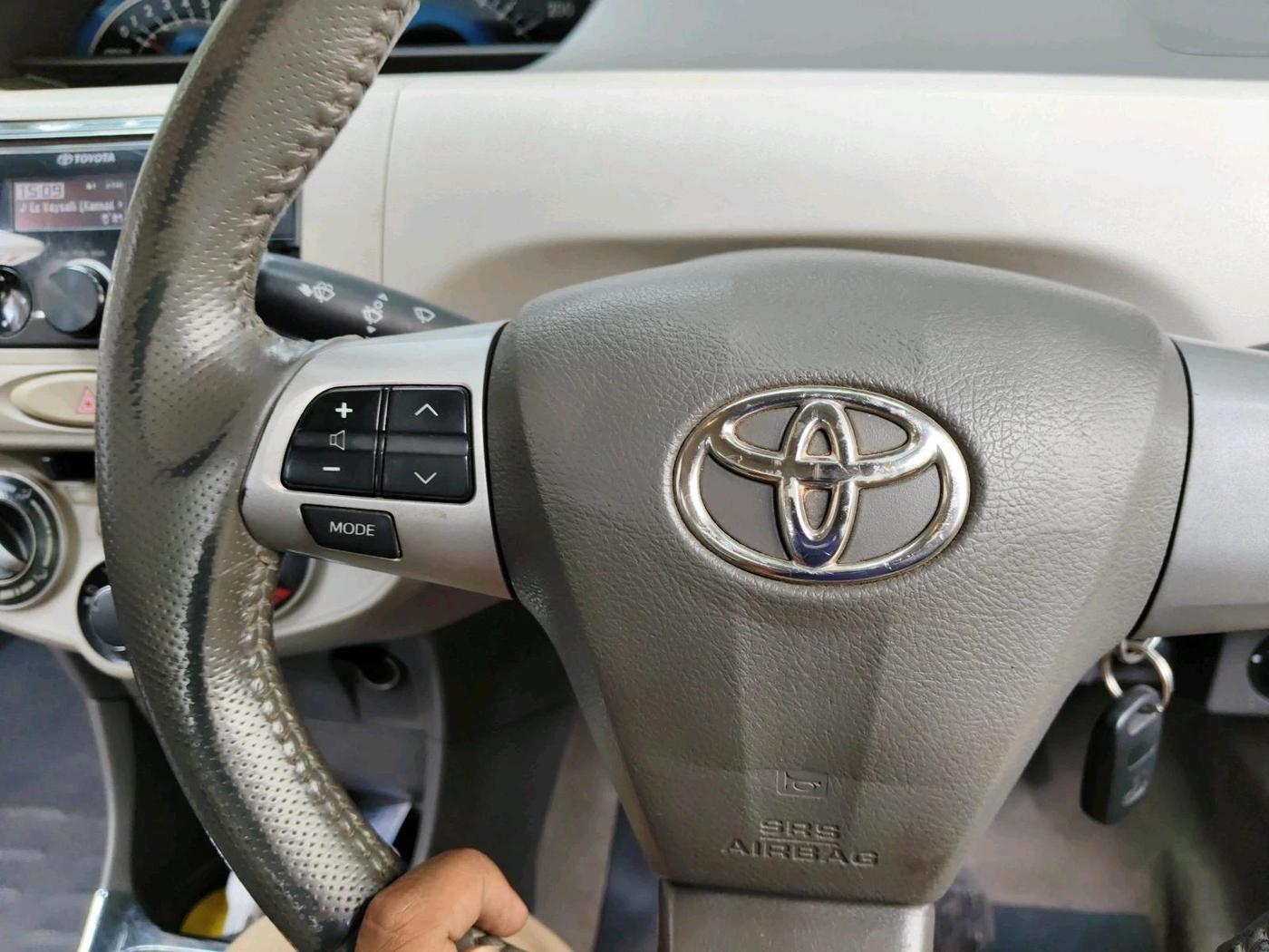 2013 Toyota Etios V, Petrol, Manual, 73,300 km, interior